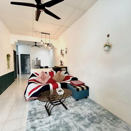 Entire Cozy Home 16 • 3 Bedroom @ Alma Букит Мертаджам Екстериор снимка