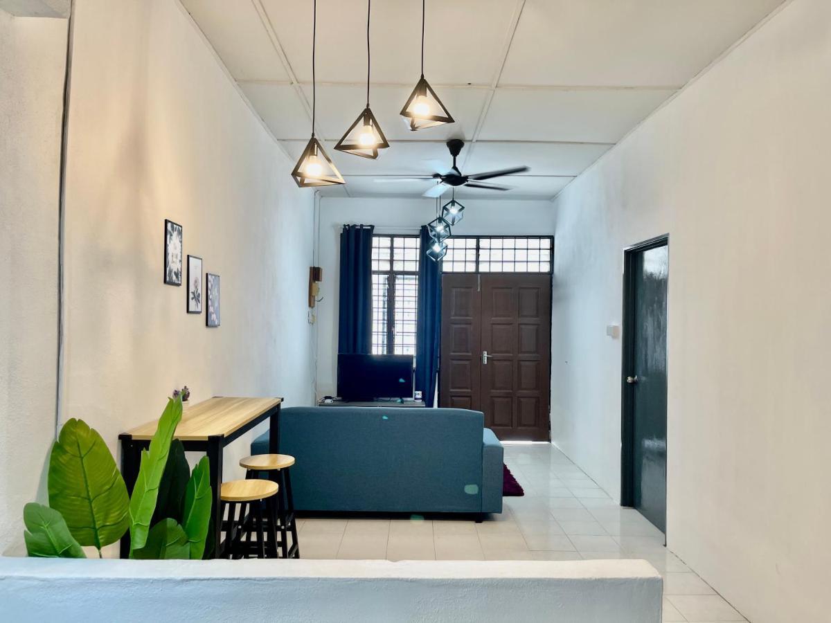Entire Cozy Home 16 • 3 Bedroom @ Alma Букит Мертаджам Екстериор снимка